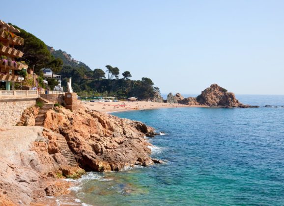 Domy na sprzedaż na Lazurowym Wybrzeżu z AAA Riviera